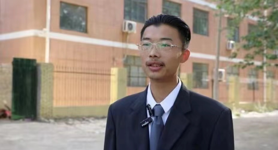 郭有才被聘为菏泽市文化旅游代言人，说了三句话让他的粉丝肃然起敬：
 
1、感谢家