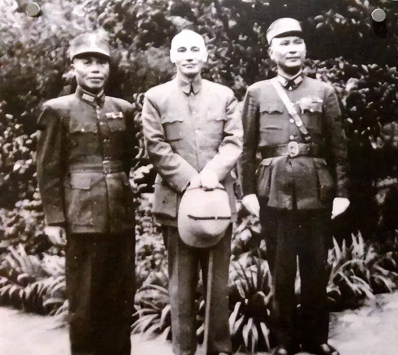 1927年8月，下野的蒋介石召来警备师长姚琮，让带着部队去溪口。姚琮说白崇禧已下