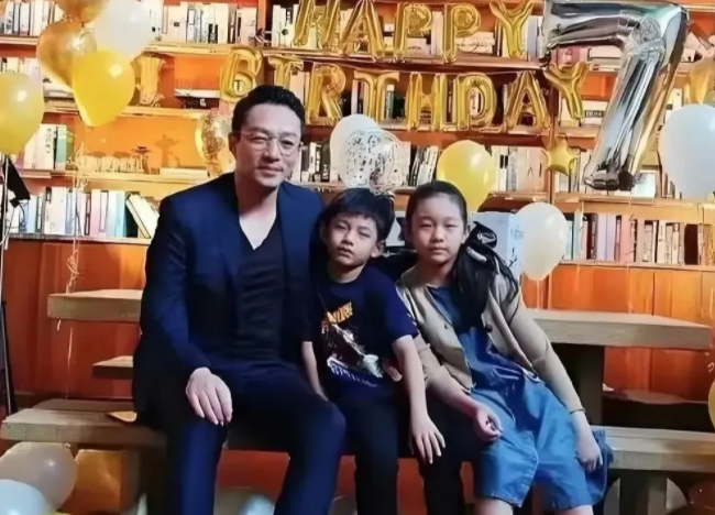 据说法律程序已经走完，玥玥霖霖很快就能回北京！
回来就是麻六记的大小姐，大少爷了