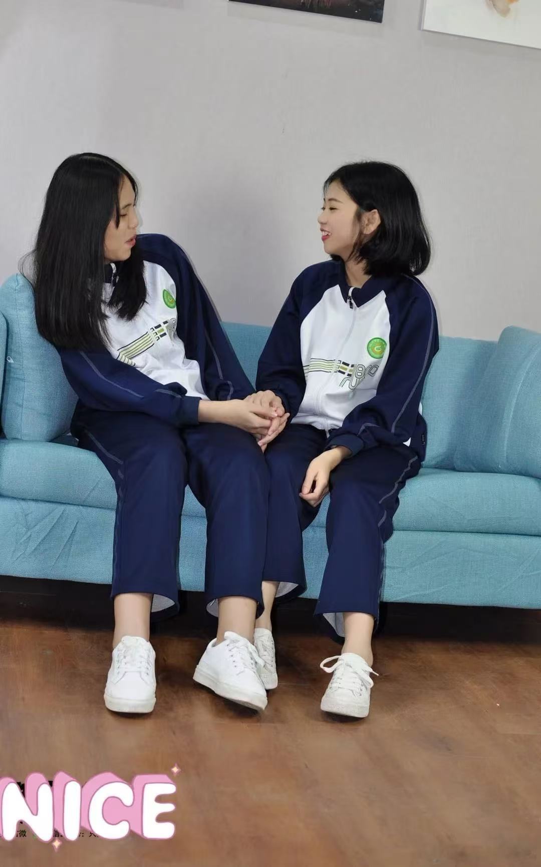 一只小绵羊被剪了羊毛后就再也睡不着了，为什么？因为 “失绵” 了。哈哈哈哈哈