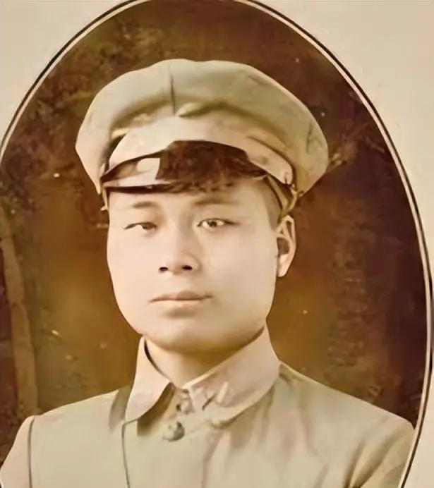 国民党少将邱行湘被俘后，在功德林大骂胡琏见死不救，导致洛阳丢失。杨伯涛反驳说：“