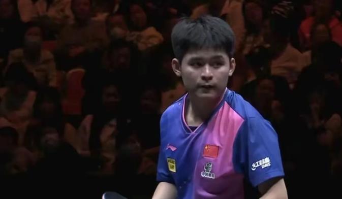 林诗栋一日四场比赛，连续两天！
今天不但没有减少，还增加了一场。
一日五场比赛！