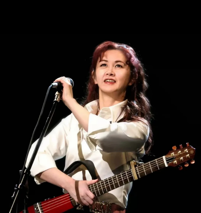 这位日本女士，
一点不夸张的讲，
可以说是近四十年以来，
整个亚洲乐坛的神!
不