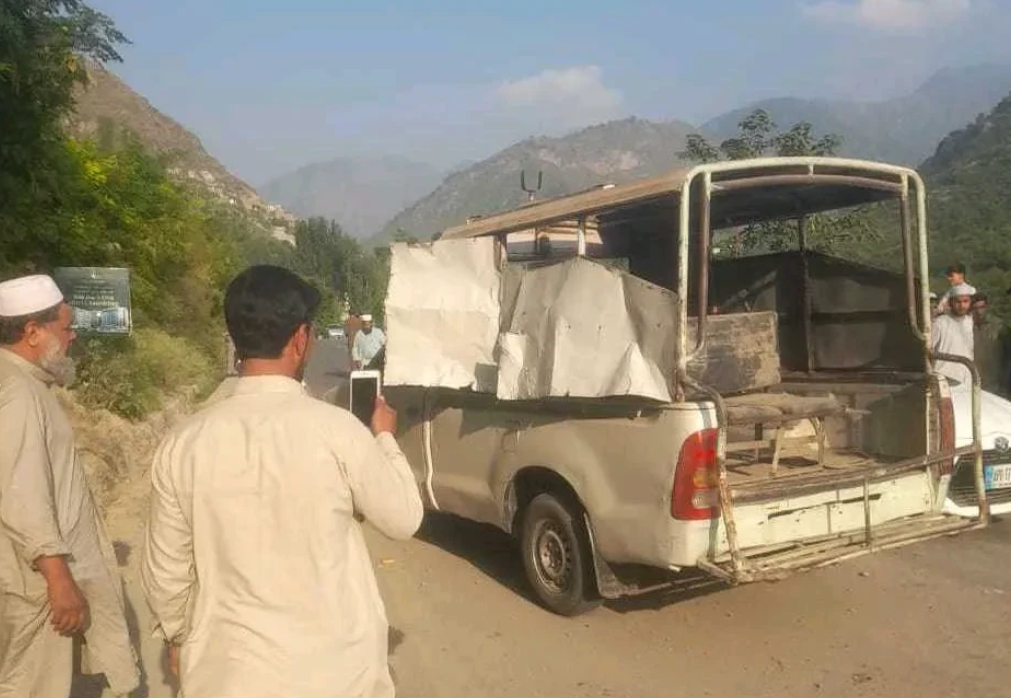 巴基斯坦护送多国外交官员的警车遭袭。造成一名警察死亡，另有三名警察受伤。不得不承