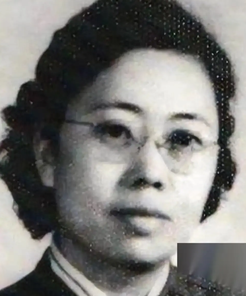 老蒋下令枪毙的国军十大将领。 
1. 韩复榘：被老蒋枪毙了。
2. 张德能：被老