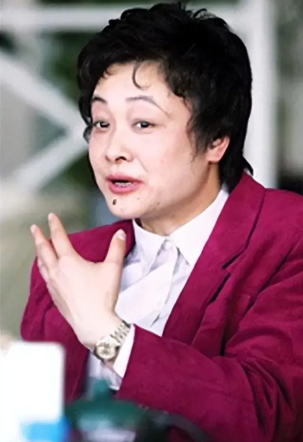 网传张本智和与何智丽有些渊源。当年何智丽嫁到日本，之后进入日本国家队。张本智和的