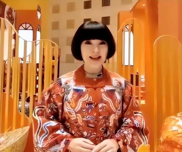 背叛丈夫和医生相好，转移丈夫12亿，靠一首歌在春晚爆红的她真狠（我背叛了老公怎么能给他找回尊严）-第21张图片-九妖电影