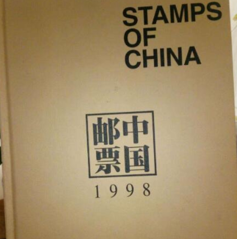 我高考那年，还是7月7、8、9高考的时候。1998年，一个酷热的夏天，疯狂的刷题