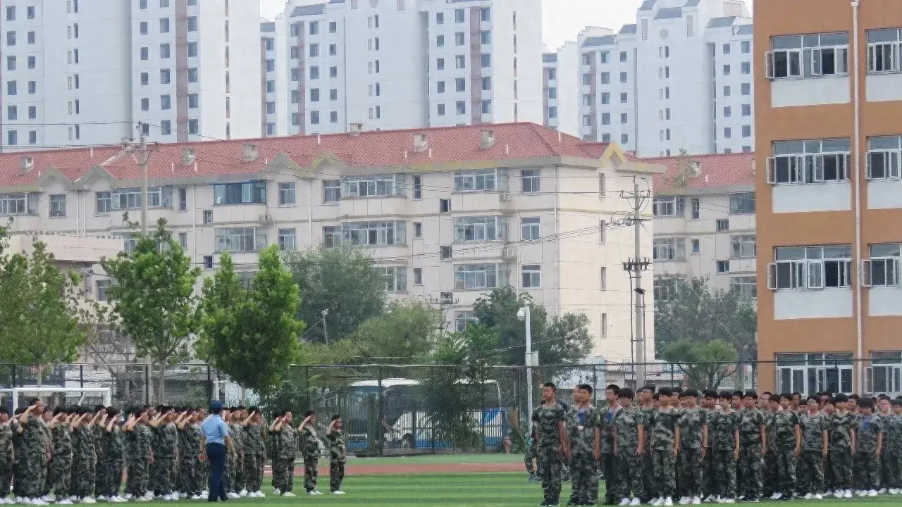 军训逐渐成为学生的累赘而不是磨砺。