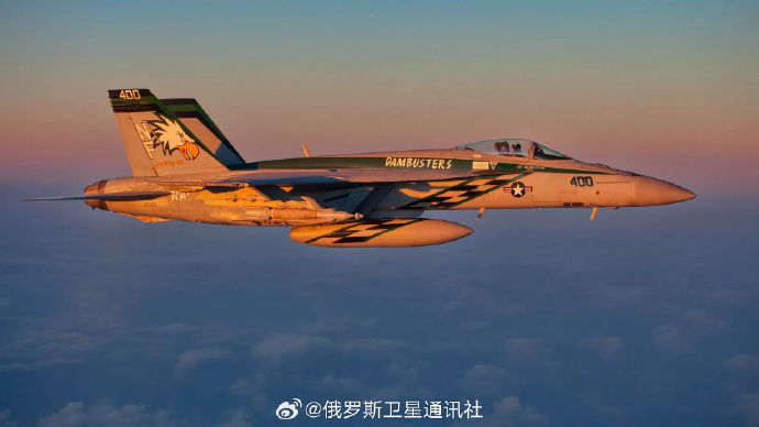 美英空军对也门荷台达的机场发动打击