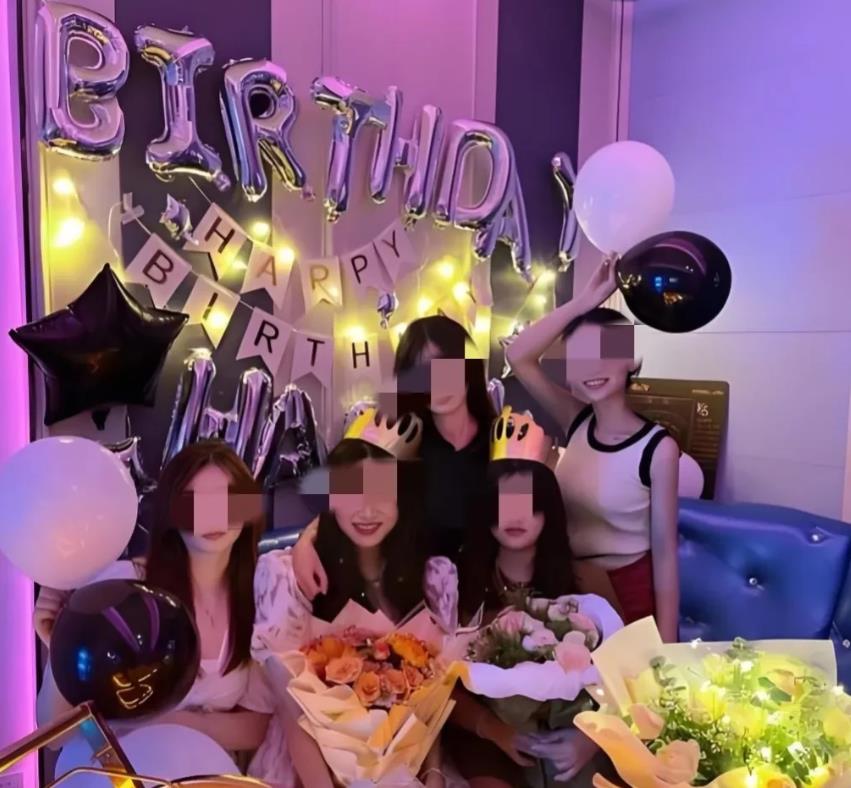 上海，一女子是95后，一心当自己是富二代，她在520这天，带了三个闺蜜，到KTV