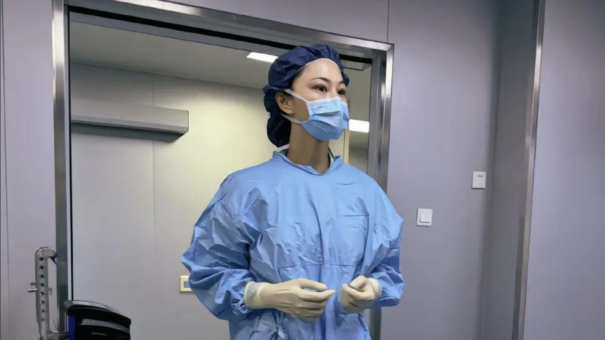 张馨予西藏拍新戏挑战援藏医生，造型和本人差别好大