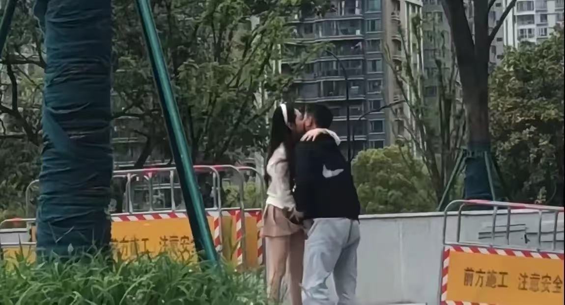 看得出来双方都很着急哈哈哈哈哈