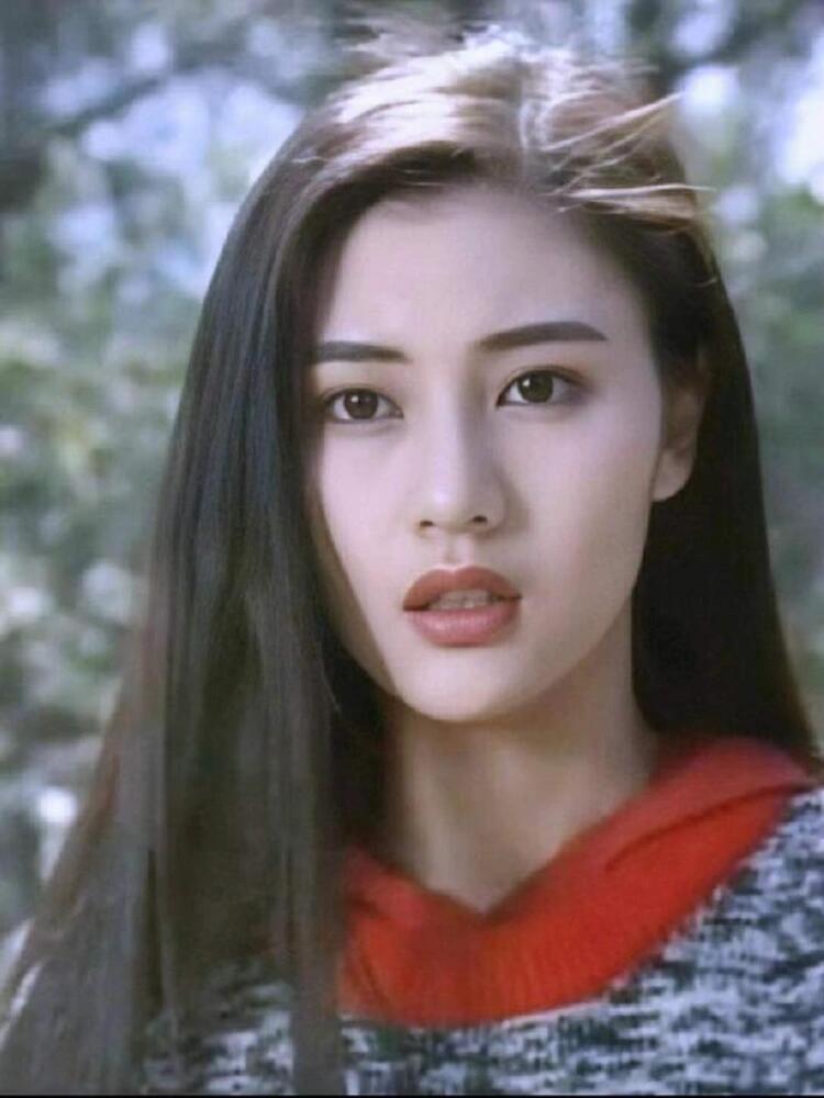 神仙颜值李嘉欣！