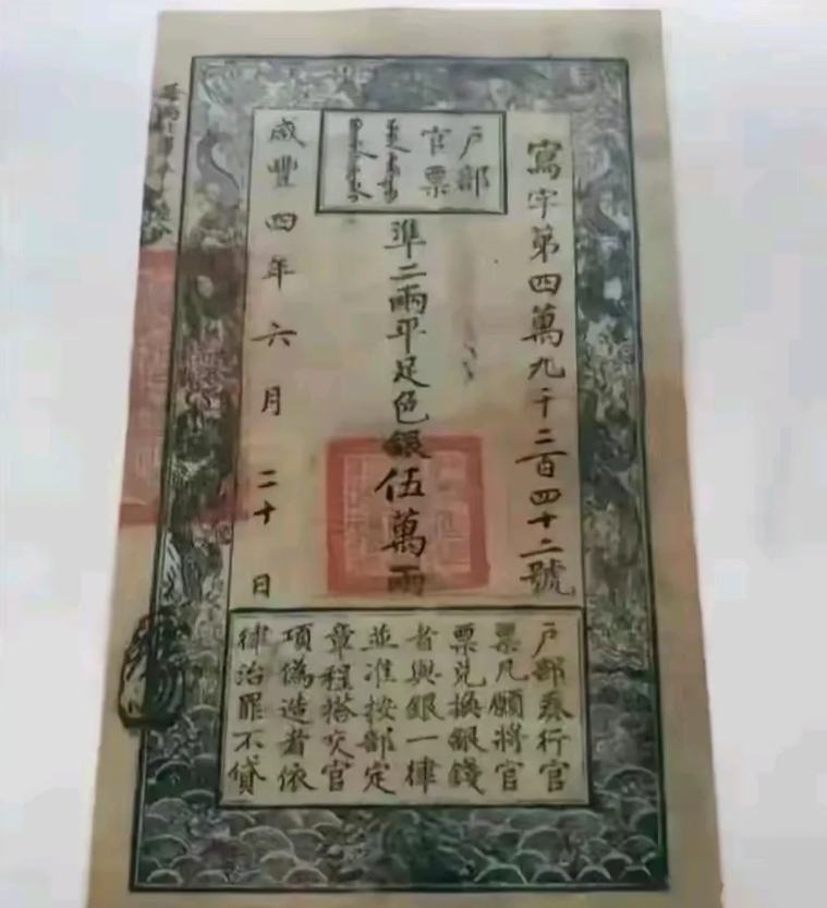 正在上班呢，老公突然给我发来信息，说让我赶紧回家，问他出什么事了，他也不说，回到