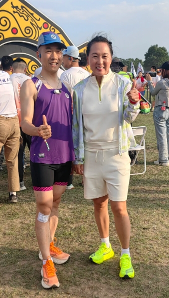 讲起我国体坛的“东方神鹿”，心头儿一下就想到王军霞。这位女子在田径场上留下一道亮