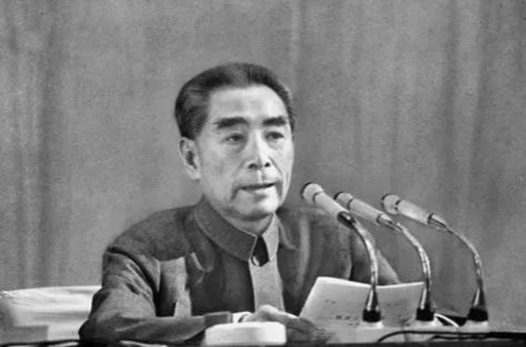 1961年，一辆卡车直冲冲地撞向周恩来，众人以为是特务的刺杀，来不及闪躲的周恩来
