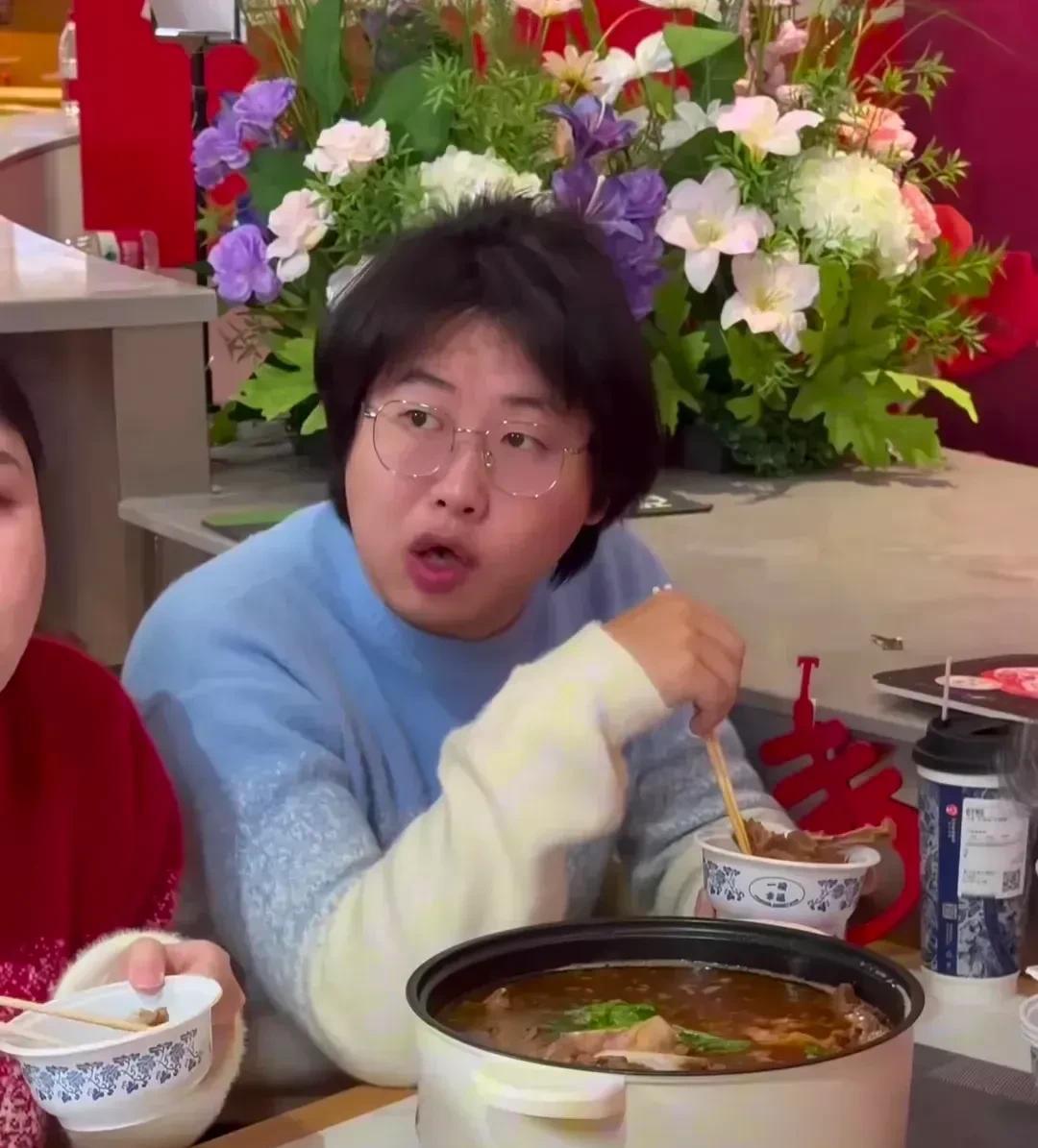 孙卓，被养废了！
认亲3年，如今的孙卓，不仅长胖40斤，看起来油腻、像老嫂子，和