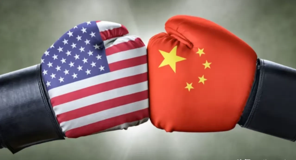 中美两国之间的关系是复杂而多维度的，不应该被简单地归结为对抗或竞争。事实上，中美