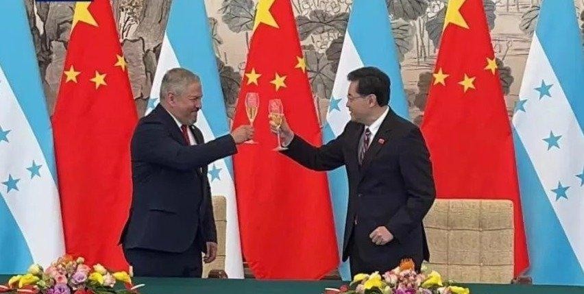 [微风]台湾邦交国向大陆投诚，失去盟友后的台湾，只剩下和平统一这条路可以走！
