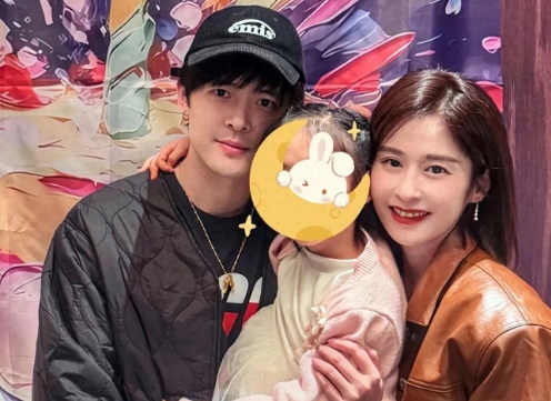 颖儿开开心心地在社交平台晒出自己 36 岁的生日美照啦！照片里她满脸笑意，被一众