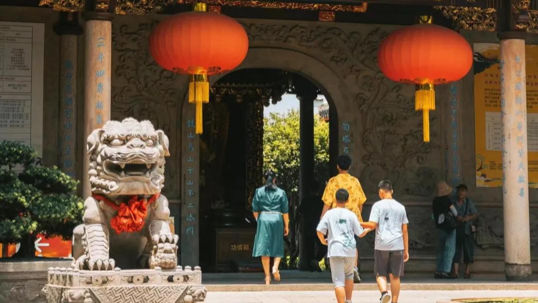 这个宝藏寺庙离三坊七巷超近！闹市中的寂静，听风铃声悠悠