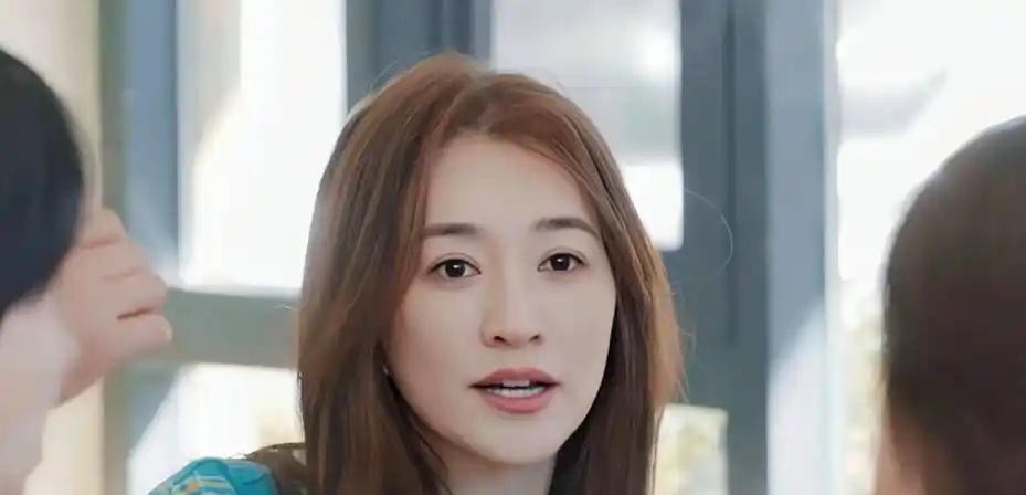 近期综艺节目《一路繁花》的热播，让多位老中青三代明星再次聚焦公众视野，其中刘晓庆