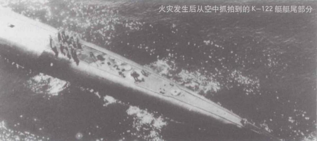 1980年，一艘苏联核潜艇突然火灾紧急上浮，谁知却被数艘日舰团团包围，艇长当即下
