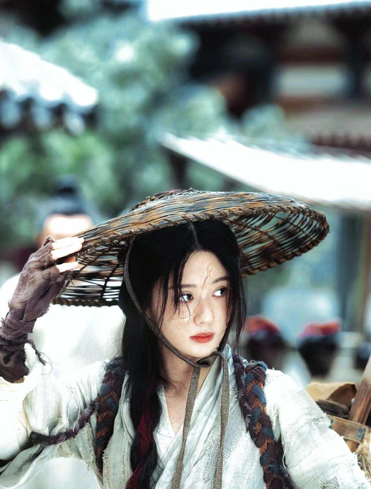 郑合惠子甜美与酷拽并存