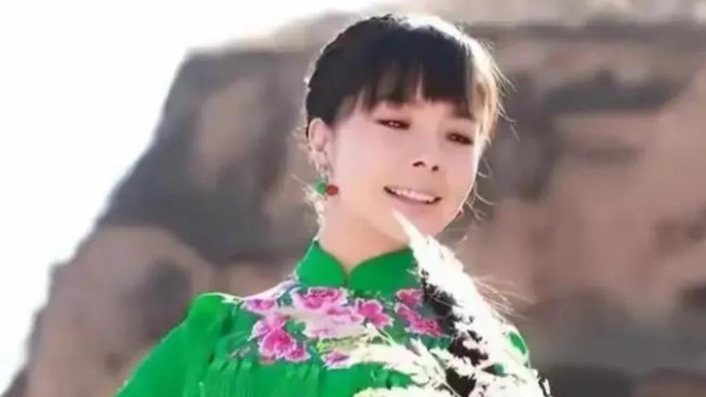 王二妮：倒贴2套房嫁农村穷小伙，结婚10年了，如今后悔吗？
