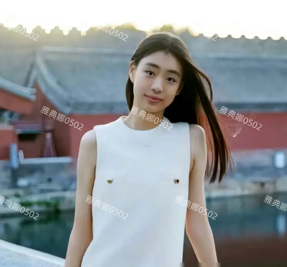 佟大为16岁的大女儿明明长相一般，到底哪里像王祖贤啊？捧星二代也不能这么吹，碰瓷