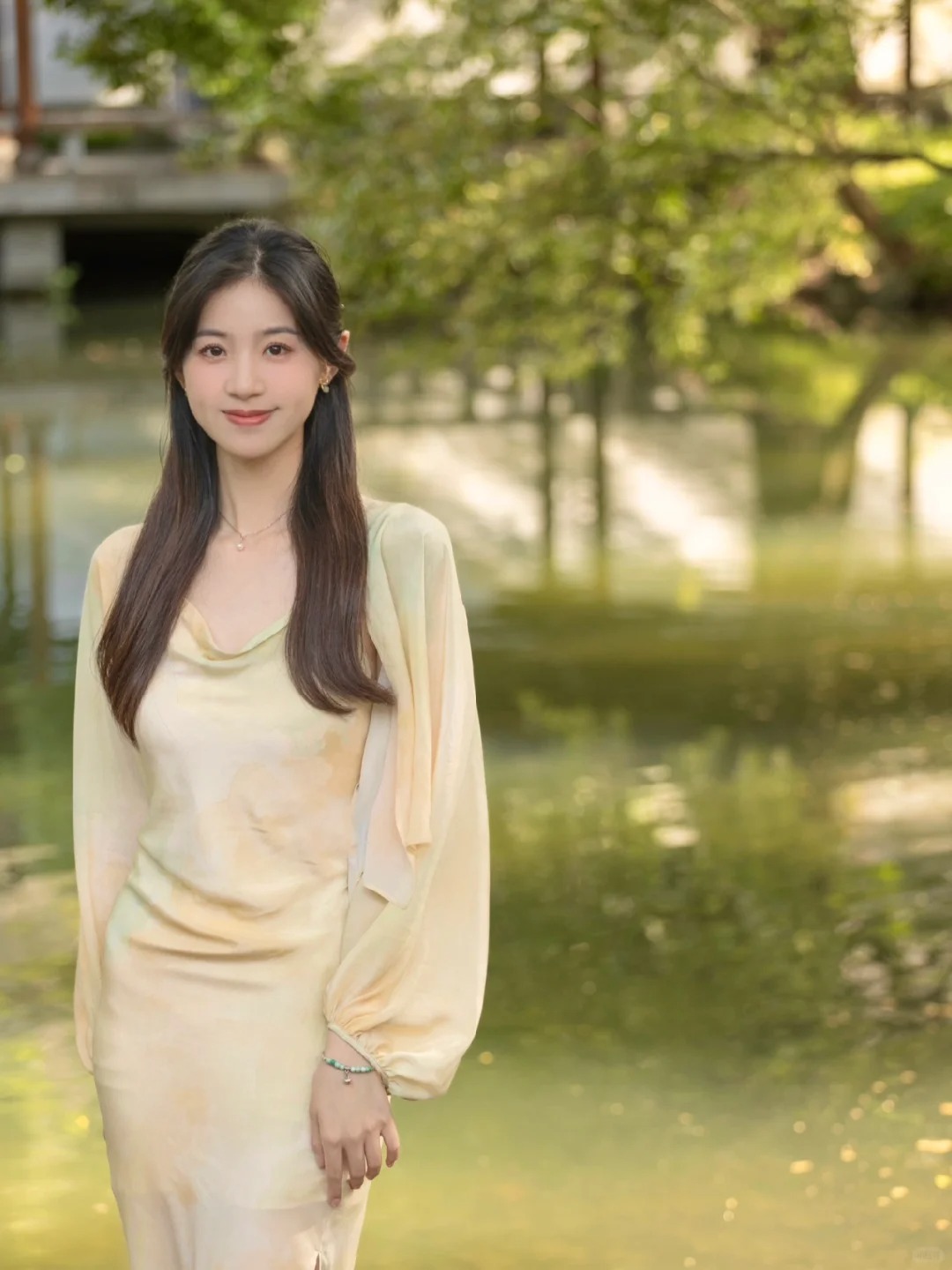 烟雨江南🍃
小桥流水  绿意盎然
杭州花圃的江南意境感好美～

📍杭州花圃盆