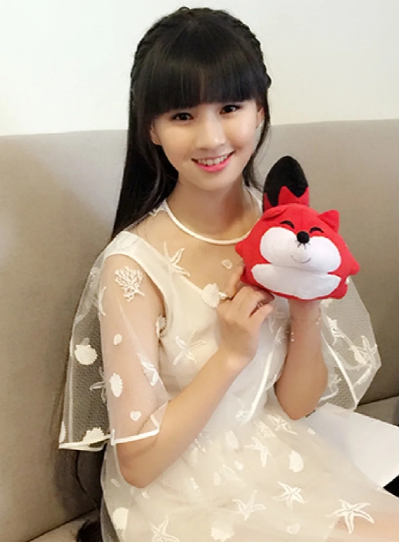 杨丽萍外甥女小彩旗，英国毕业展新颜！