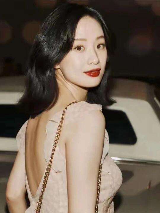李梦公开恋情并承认了这段恋情
