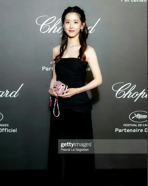 我想说，没有人会不佩服“奶茶妹妹”章泽天！颜值情商头脑胆识，样样都一流！这是她的