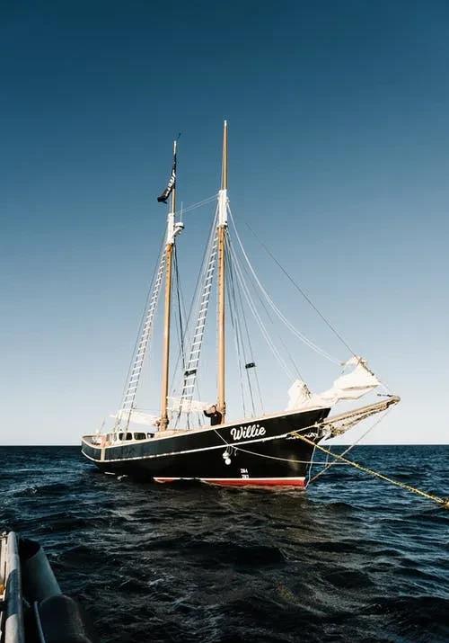 【突发！“美国2艘军舰遇袭”】
也门胡塞武装发言人叶海亚·萨雷亚5日晚发表声明说