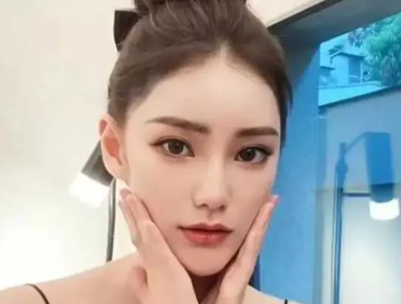 在大S安葬问题上，具俊晔与小S争执不下，小S希望遵循大S遗愿树葬，而具俊晔却坚持
