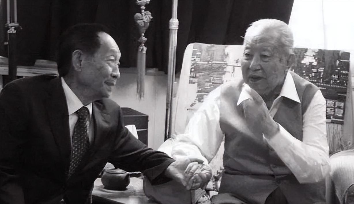 我的天！2006年，袁隆平去看华国锋，华老竟然亲自迎接！这可是两位重量级人物啊，