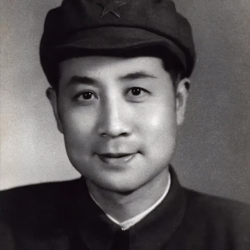 “军统局内有地下党！”军统头子戴笠闻讯震怒，刚要下令缉拿“内鬼”，但看到名字后，