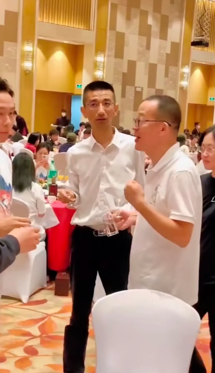 俞老师愿意跟年轻人打成一片，所以即使六十多了也不显老[笑哭][笑哭][笑哭][赞