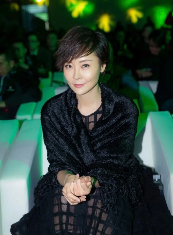 28岁遭李亚鹏背叛，至今未婚未育