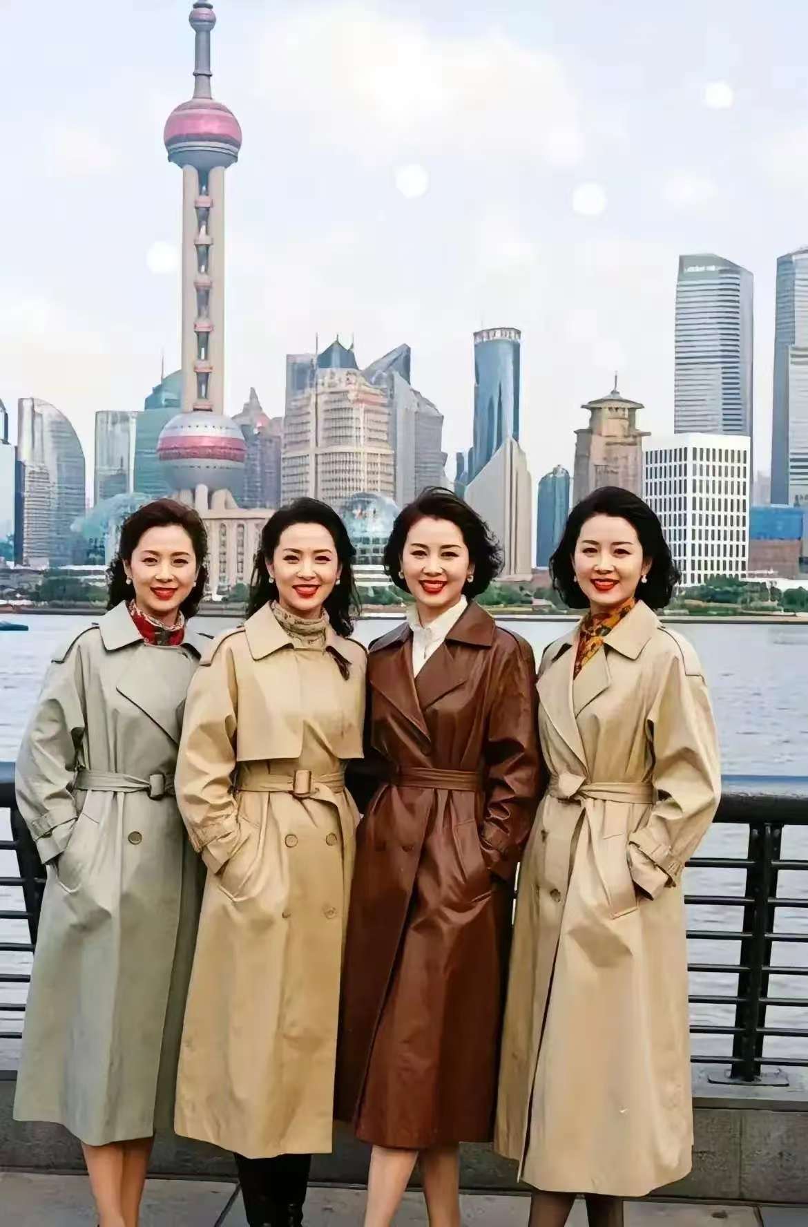 52岁丈母娘还那么优雅，一点都不过时