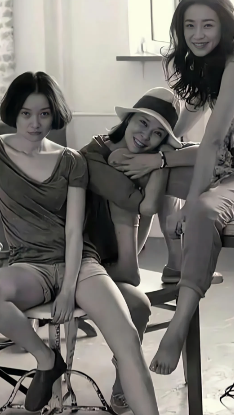 年轻时的吴越、柯蓝，美丽自信的样子！