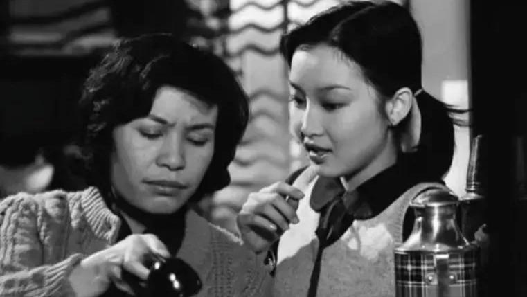 演了一辈子丑角，无儿又无女，84岁住养老院瘦成皮包骨头，却是“最美女神”