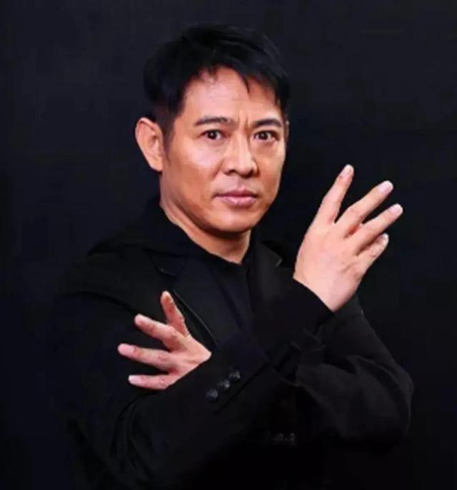 央视中秋晚会被删，吴京新片《镖人》网传停工，娱乐圈再遭重创（春晚节目吴京唱的歌）-第9张图片-九妖电影