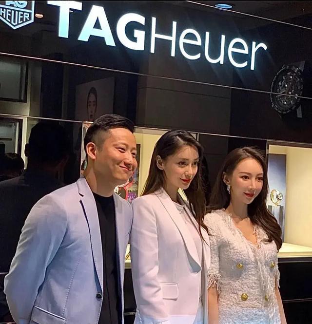 黄晓明携女友湾区晚宴，现场为她引见成龙王力宏，甜蜜互动秀恩爱（黄晓明公开过的女友）-第9张图片-九妖电影