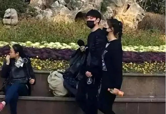 冯绍峰被曝或将二婚,离婚后绯闻不断,频频因戏生情的他真艳福不浅!(冯绍峰首次回应离婚)-第2张图片-九妖电影 冯绍峰被曝或将二婚,离婚后绯闻不断,频频因戏生情的他真艳福不浅!(冯绍峰首次回应离婚)-第2张图片-九妖电影