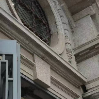 走在寂静的山谷