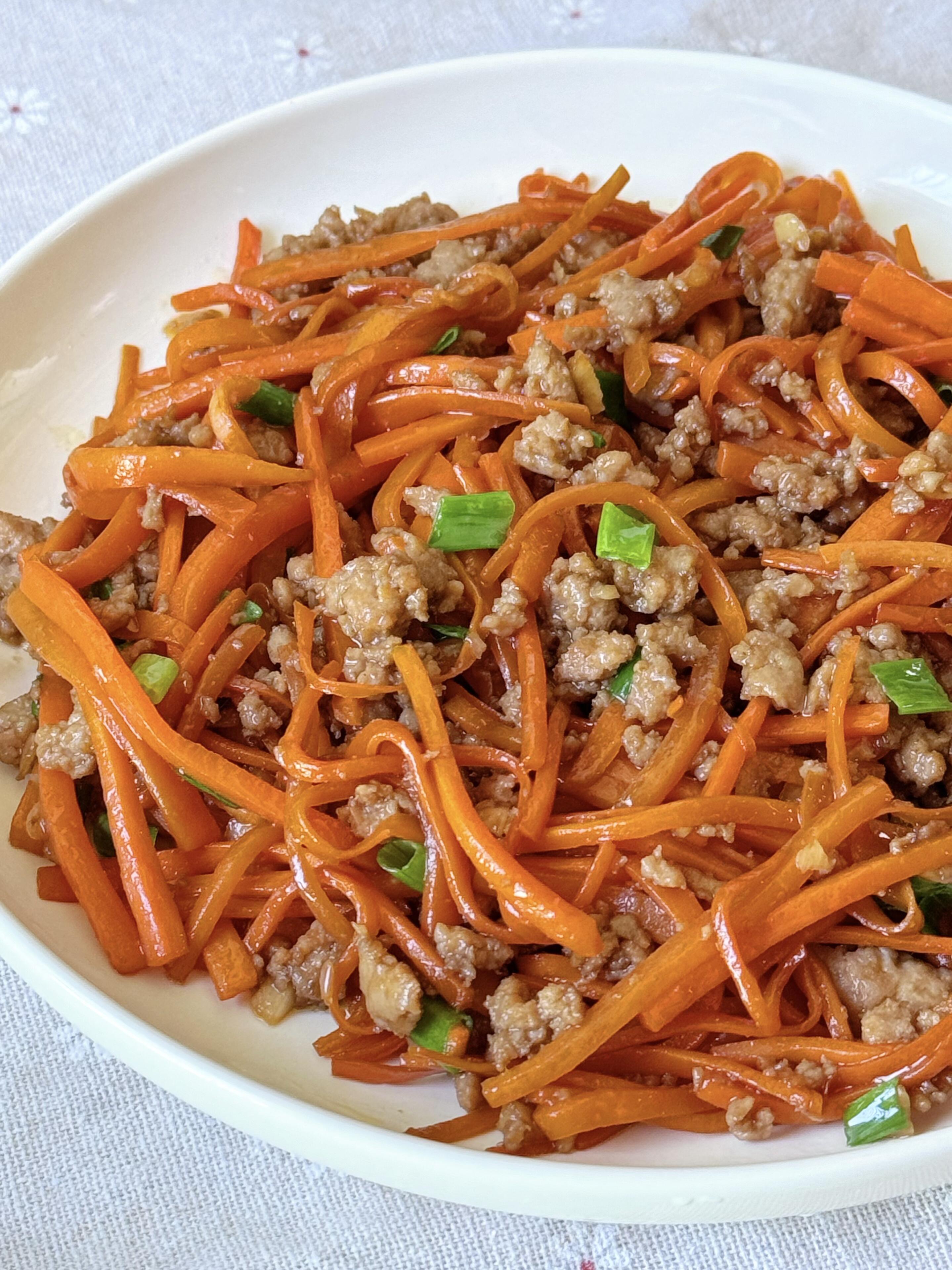 胡萝卜炒肉|答应我，一定要试试这个做法