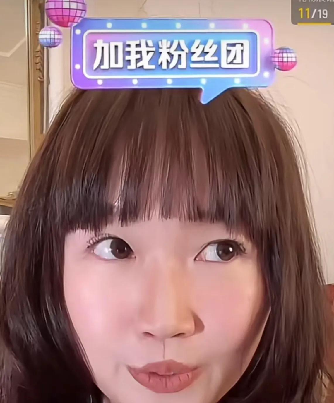 麦琳出来直播，接下来还要上新综艺节目，她的社交账号下的粉丝留言更是毁三观。
这些
